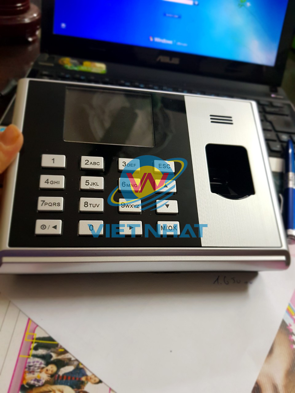 Máy chấm công Ronald Jack UA300